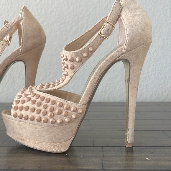 Bebe blush pink studded 5 1/2in heels, size 7 - Picture 8 of 9